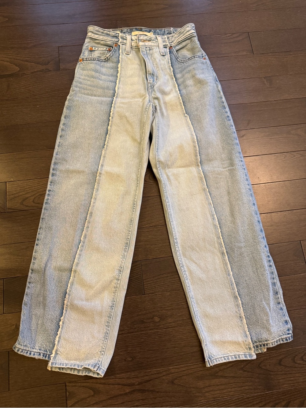Levi's Two-Tone Light Wash Wide Leg Jeans. “Baggy Dad”